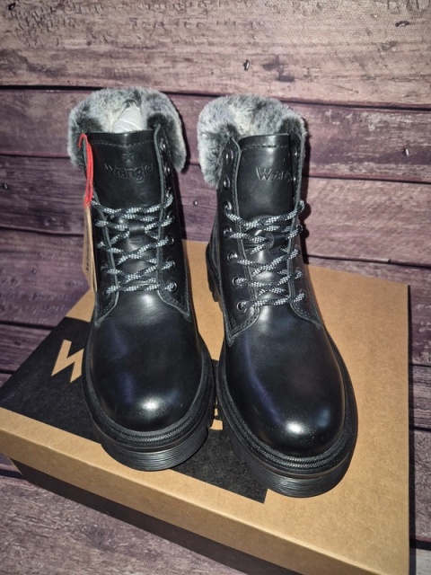 Wrangler glany damskie Trapery z futerkiem Seattle Alaska Leather WL22505A Czarny 37